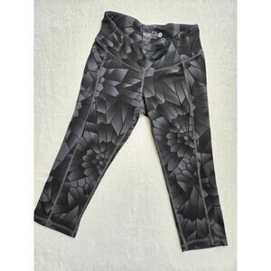 Old Navy Active Capri Leggings Womens Small Black Gray Geometric Workout